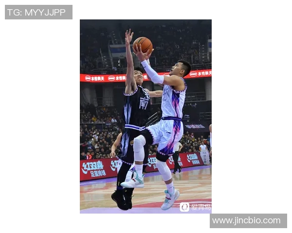 快船与小牛激战正酣图文直播全程回顾精彩瞬间与赛场动态